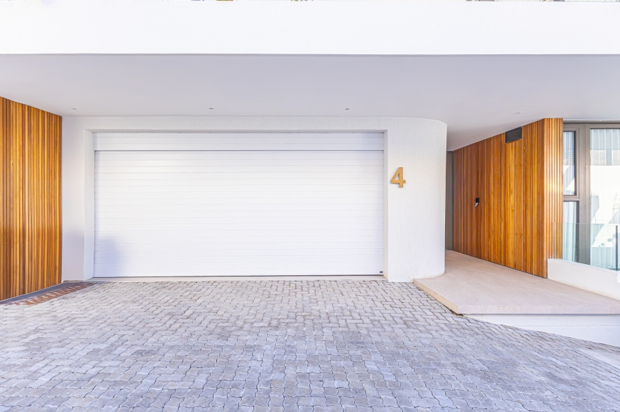 To Let 4 Bedroom Property for Rent in Fresnaye Western Cape